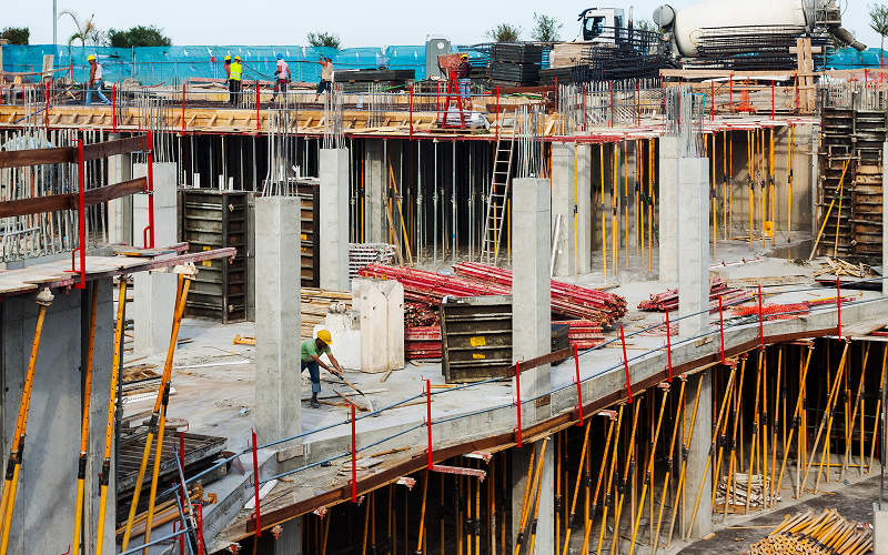 Construction-site-with-formwork-structures-and-building-supports