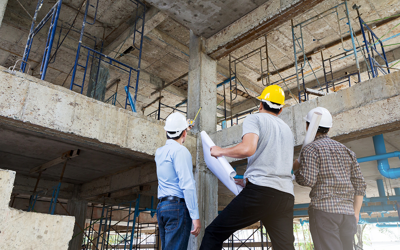 Construction-engineers-inspecting-concrete-beams-and-formwork-structures